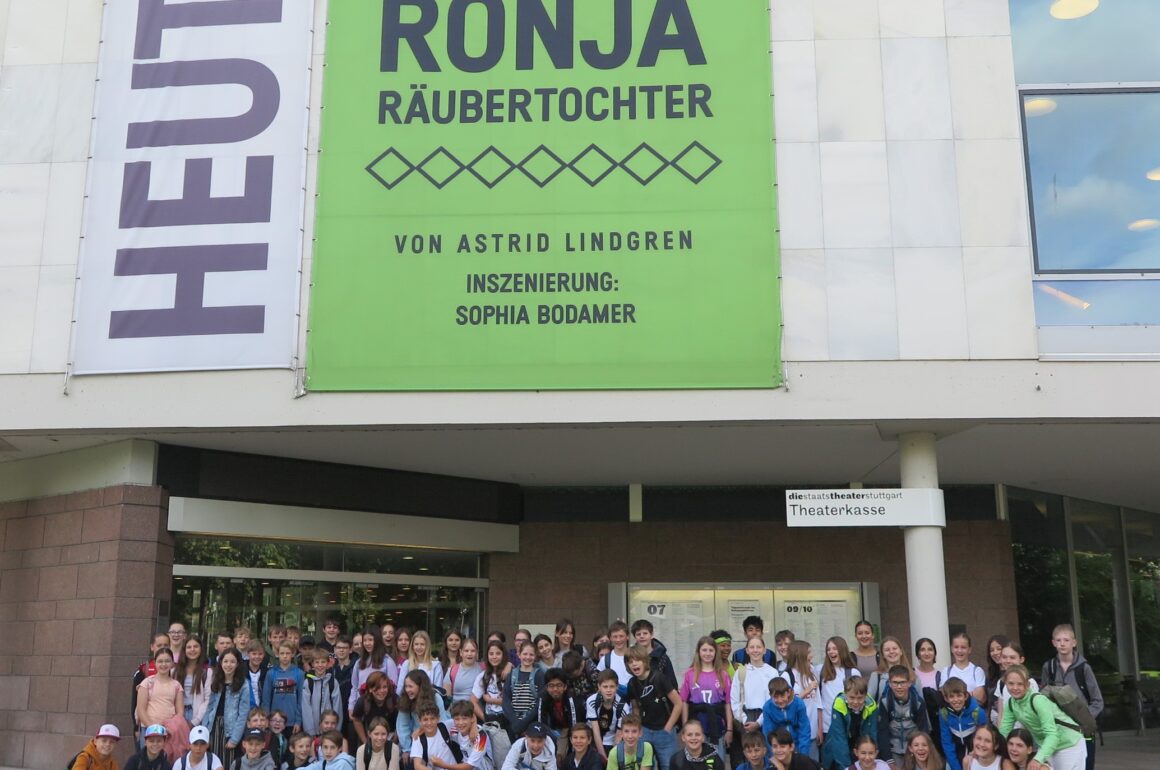 Theaterfahrt der 6. Klasse nach Stuttgart: Ein unvergesslicher Tag mit Ronja Räubertochter