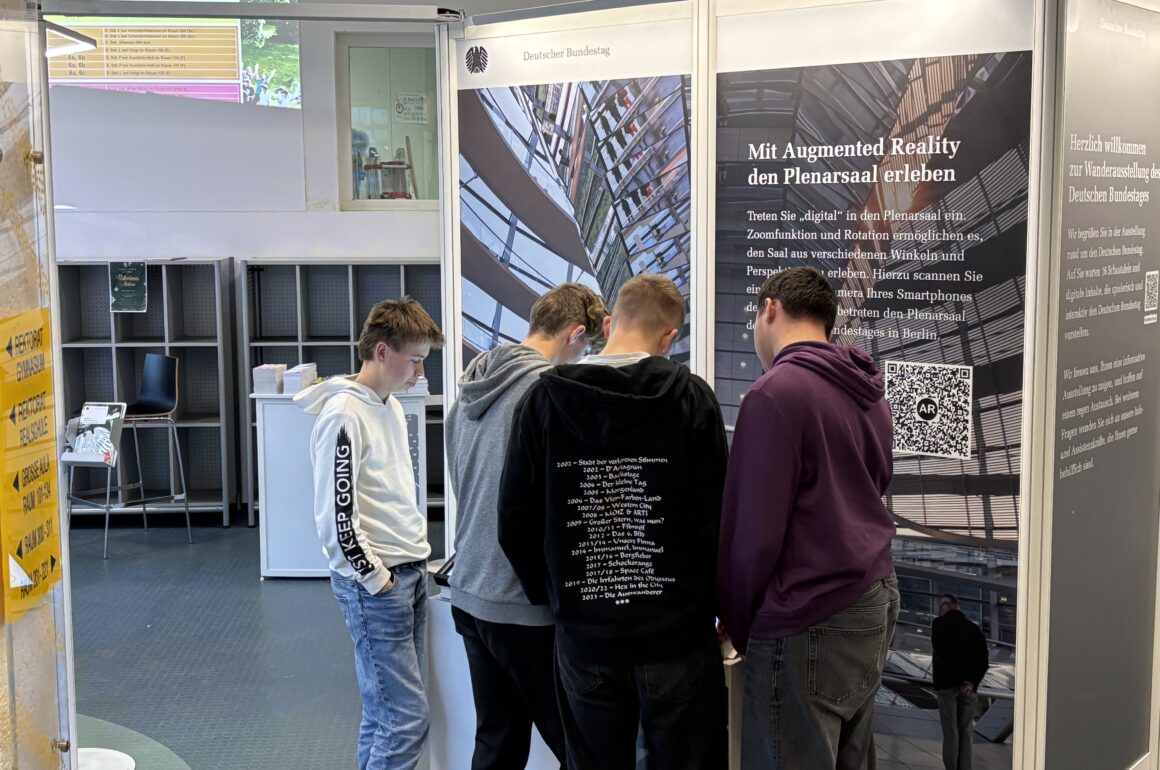 Demokratie erleben: Die Wanderausstellung des Bundestags zu Gast am Gymnasium Neckartenzlingen